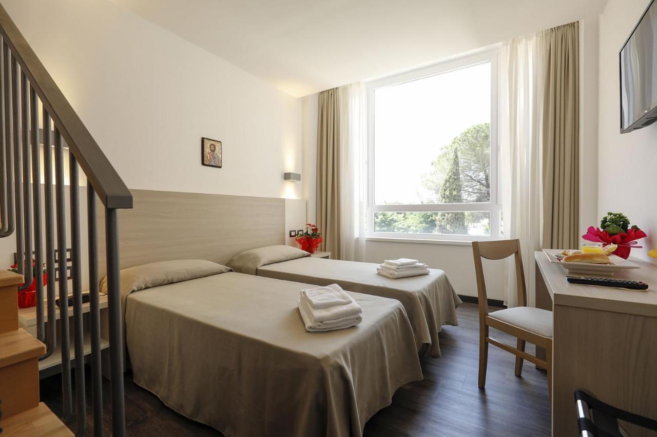Casa Per Ferie San Juan De Avila روما المظهر الخارجي الصورة