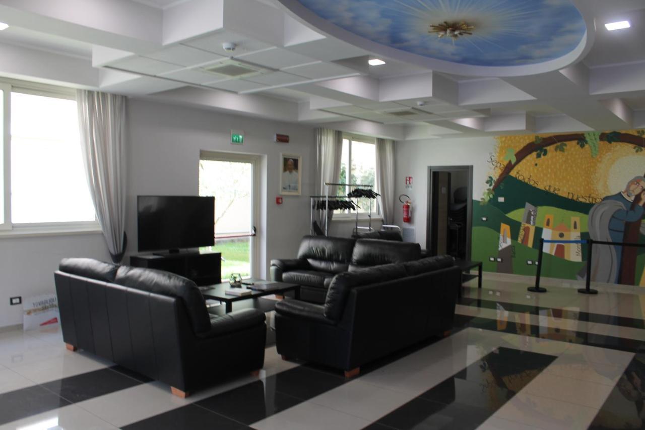 Casa Per Ferie San Juan De Avila روما المظهر الخارجي الصورة