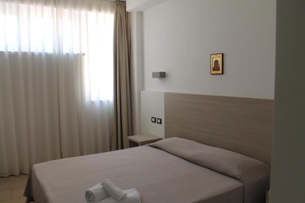 Casa Per Ferie San Juan De Avila روما المظهر الخارجي الصورة